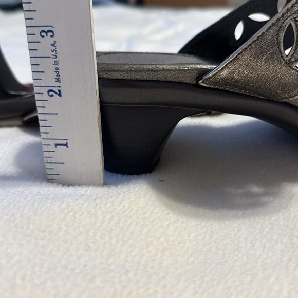 Naot Double Strap Sandals Women sz 41 Silverish studded Leather Comfort Wedge - Picture 6 of 6